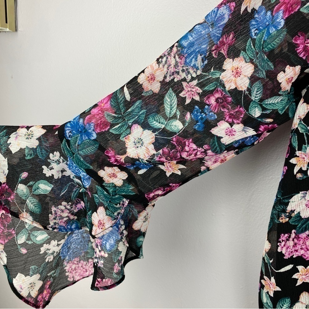 ✨3/$20✨ Guess Los Angeles Floral Faux Wrap Blouse Small Sheer Bell Sleeve Top - Picture 10 of 14
